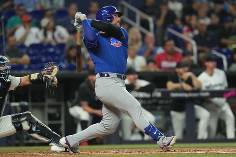 Michael Conforto, de los Cachorros de Chicago, pega un jonrón en el duelo ante los Marlins de Miami, el sábado 5 de septiembre de 2026 (AP Foto/Marta Lavandier)