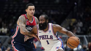 Impulsados por Harden, los 76ers superan 118-111 a Wizards