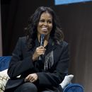 Obama sorprende a Michelle Obama al presentar ella su libro