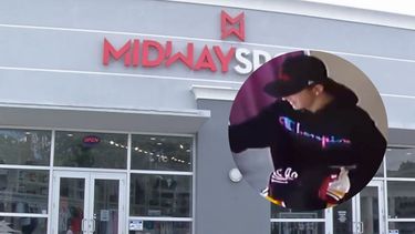 hombre roba en una tienda tienda de deportes en miami y sale riendose por la puerta