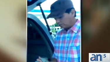 americateve | La policía de Miami Dade ha dado a conocer un video con la imagen de un sujeto sospechoso de vender autos robados. El incidente ocurrió a fines de agosto pero se cree que este hombre podría continuar con sus fechorías.