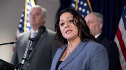 ARCHIVO - La representante Lori Chavez-DeRemer, durante una conferencia de prensa en el Capitolio, en Washington, el 25 de enero de 2023. (AP Foto/Andrew Harnik, Archivo)