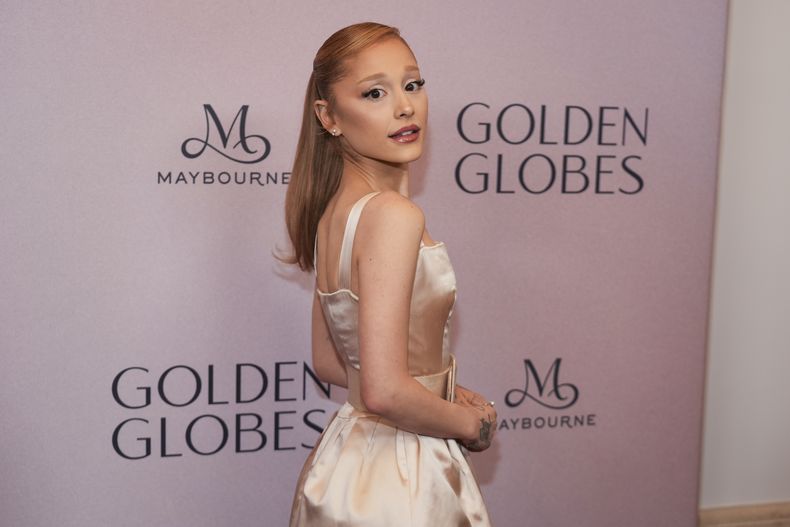 Ariana Grande llega a la celebración de los nominados por primera vez a los Globos de Oro el martes 17 de diciembre de 2024 en The Maybourne Beverly Hills en Beverly Hills, California. (Foto AP/Chris Pizzello)