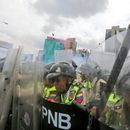 Venezuela: Repelen marcha de la oposición por referendo