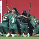Jugadoras de Zambia celebran luego de anotar el 2do gol durante el partido amistoso internacional frente a Alemania en Furth. Viernes 7 de julio de 2023. (Daniel Karmann/dpa via AP)