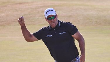 El neozelandés Ryan Fox celebra en el green del hoyo 18 al ganar el Abierto Británico en Royal Birkdale el domingo 19 de julio del 2026. (AP Foto/Peter Morrison)