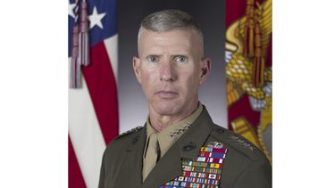 Foto sin fecha del general Eric Smith distribuida por el Departamento de Defensa. El presidente Joe Biden ha postulado a un condecorado oficial como comandante del cuerpo de Marines. Smith es actualmente el subcomandante de de la fuerza, (Departamento de Defensa via AP)