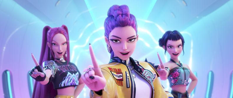 Esta imagen publicada por Netflix muestra a los personajes, de izquierda a derecha, Mira, Rumi y Zoey en una escena de KPop Demon Hunters. (Netflix via AP)