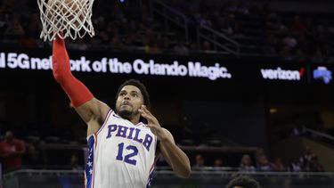 Diezmados 76ers doblegan 107-99 al Magic; Milton anota 24