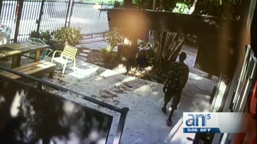 captado en camara robo en una galeria de arte en wynwood