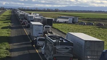 Trump revoca autoridad de California sobre vehículos