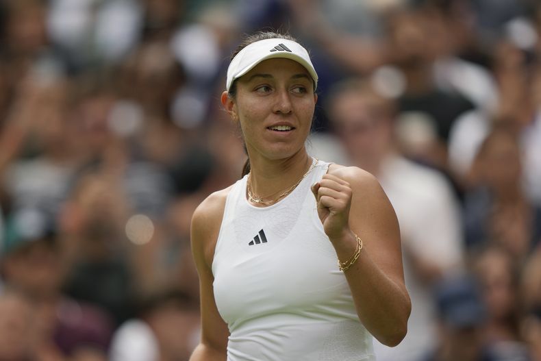 Jessica Pegula celebra tras derrotar a Lesia Tsurenko durante la tercera ronda del torneo de Wimbledon, el domingo 9 de julio de 2023. (AP Foto/Alastair Grant)