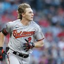 Henderson debuta con jonrón; Orioles ganan a Guardianes 4-0