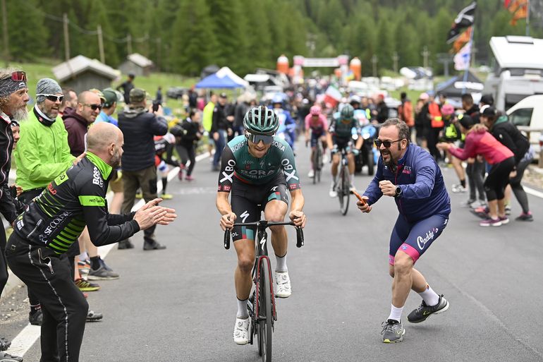 Jai Hindley avanza a probable victoria en el Giro de Italia