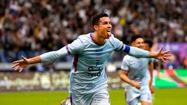 ARCHIVO - En esta foto del 19 de enero de 2023, Cristiano Ronaldo del club saudí Al Nassr celebra tras anotar un gol en el Estadio Universitario Rey Saud. (AP Foto/Hussein Malla)