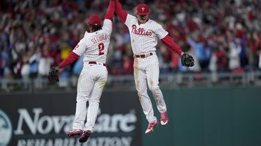 Schwarber y Segura devuelven ventaja a Filis ante Padres