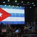 El cantante cubano Silvio Rodríguez se presenta durante el inicio de su gira por cinco países, en La Habana, el viernes 19 de septiembre de 2025. (Foto AP/Ramon Espinosa)