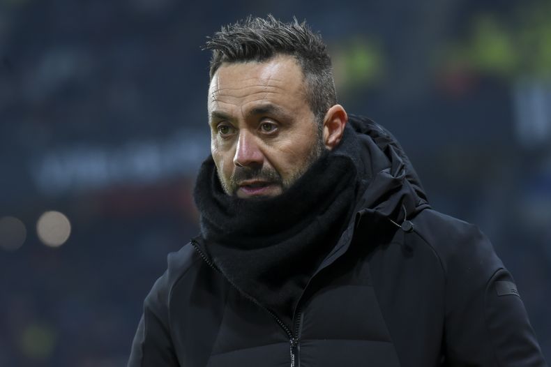 ARCHIVO - Roberto De Zerbi, el técnico de Olympique de Marsella, durante el partido contra Rennes en la liga francesa, el sábado 11 de enero de 2025. (AP Foto/Mathieu Pattier)