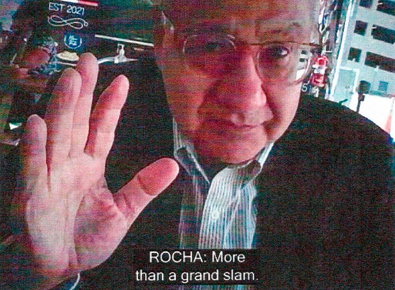 ARCHIVO – En esta imagen sin fecha, proporcionada por el Departamento de Justicia de Estados Unidos y presentada en la declaración jurada presentada en apoyo de una denuncia penal, aparece Manuel Rocha en una reunión con un agente encubierto del FBI. (Departamento de Justicia vía AP, Archivo)