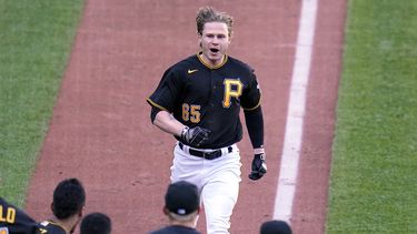 Suwinski logra jonrón en la 9na; Piratas vencen a Arizona