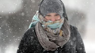 americateve | La ola de frío polar tiene paralizadas a unas 140 millones de personas, y continúa generando cancelaciones y demoras en los aeropuertos del sur de la Florida.