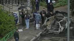 La presencia policial en el lugar donde una bomba mató a un militar ruso en Balashikha, en las afueras de Moscú, el 25 de abril del 2025. (AP foto)