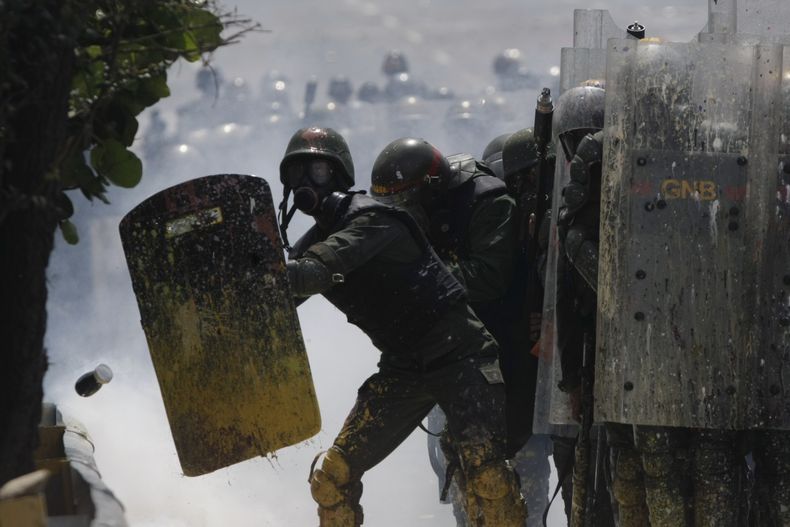 AMS-GEN_VENEZUELA-PROTESTAS_IMPLEMENTOS-1.jpg