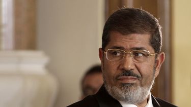 americateve | Foto del viernes 13 de julio del 2012 del presidente egipcio Mohammed Morsi en una conferencia de prensa con el presidente tunecino Moncef Marzouki en el palacio presidencial de El Cairo. El domingo 2 de noviembre del 2013 las autoridades egipcias cambiar
