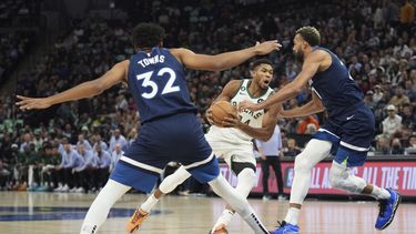 Bucks ganan 115-102 a Timberwolves y ostentan marca de 8-0