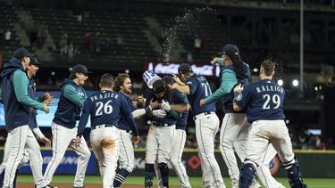 Marineros vencen a Rangers y se acercan a postemporada