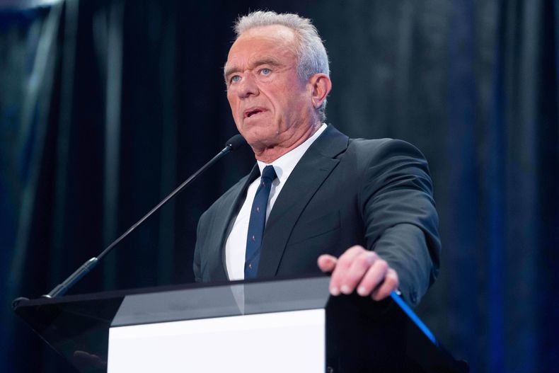 ARCHIVO – El secretario de Salud y Servicios Humanos Robert F. Kennedy Jr. habla en la reunión de la Asociación de Gobernadores de Occidente, el jueves20 de noviembre de 2025, en Scottsdale, Arizona. (AP Foto/Rebecca Noble, Archivo)