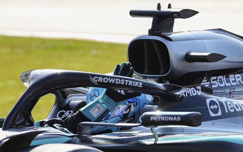 El británico George Russell conduce su Mercedes tras la clasificación para el Gran Premio de Canadá, el sábado 14 de junio de 2025 (Evan Buhler/The Canadian Press via AP)