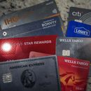 Norteamericanos están dejando de pagar sus tarjetas de crédito en números alarmantes