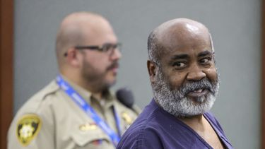 Duane Keith Keffe D Davis se presenta para su acusación formal en el Centro Regional de Justicia el 2 de noviembre de 2023, en Las Vegas. Davis, exlíder de una pandilla callejera del sur de California, se declaró inocente el jueves de orquestar un tiroteo desde un auto por el que murió el rapero Tupac Shakur en Las Vegas en 1996. (Ethan Miller/Pool Photo vía AP)
