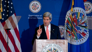 americateve | El secretario de Estado norteamericano John Kerry pronuncia un discurso en la OEA, Washington, lunes 18 de noviembre de 2013. En su primer discurso dedicado a Latinoamérica, Kerry dijo que Estados Unidos decidió dejar atrás la era de la Doctrina Monroe pa