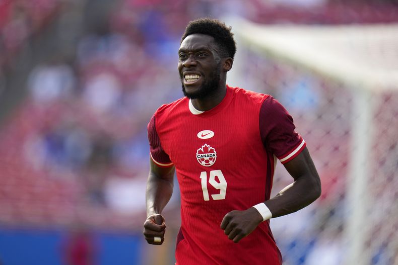 El delantero canadiense durante el partido contra Trinidad y Tobago en el repechaje por el boleto a la Copa América, el sábado 23 de marzo de 2024, en Frisco, Texas. (AP Foto/Julio Cortez)