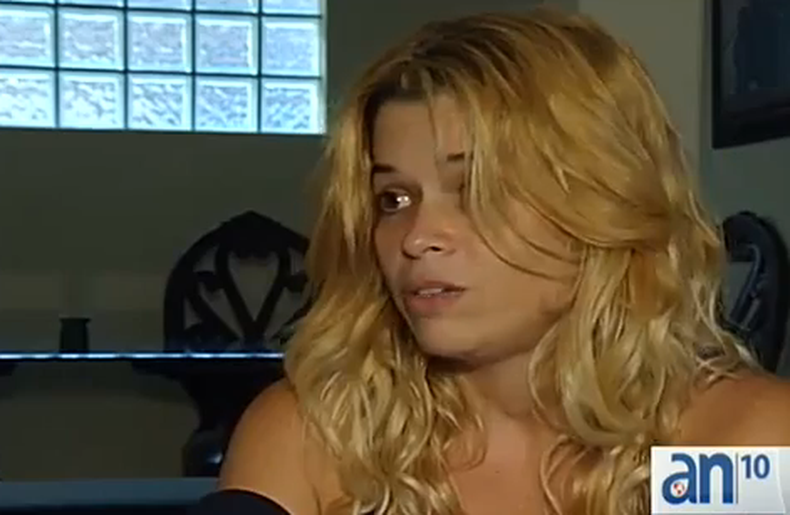 Una madre de tres niñas se siente en peligro pues alega que está siendo acosada sexualmente por un vecino, que es nada menos que el presidente de la asociación.