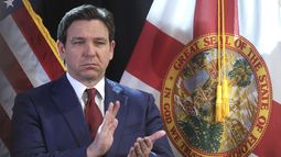 El gobernador de Florida, Ron DeSantis, en un evento en Lake Buena Vista, Florida, el 22 de febrero de 2024. (Joe Burbank/Orlando Sentinel via AP)