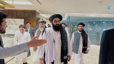 El ministro de exteriores del Talibán afgano Amir Khan Muttaqi al llegar a Islamabad, Pakistán, el 5 de mayo de 2023. Foto proveida por la embajada afgana en Pakistán.. (Embajada afgana en Pakistán via AP)