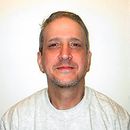 Richard Glossip, preso en Oklahoma y sentenciado a muerte por acusaciones de que mató al propietario del motel donde trabajaba. Foto del 19 de febrero de 2021, suministrada por el Departamento Correccional de Oklahoma (Departamento Correccional de Oklahoma, via AP)