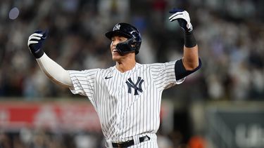 Yanquis anotan 4 en la 9na y vencen a Astros