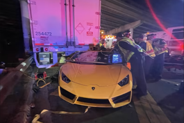 Aparatoso accidente  en Brickell deja a un Lamborghini debajo de una rastra