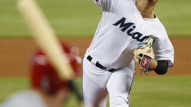 Yamamoto brilla en debut y Marlins apalean 9-0 a Cardenales