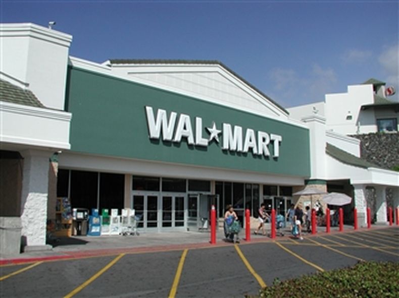 Empleados de Wal-Mart se movilizaron en Miami Gardens para exigirle a la cadena de tiendas mejores condiciones de trabajo.