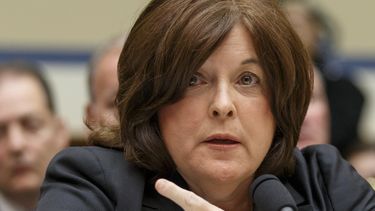 americateve | La directora del Servicio Secreto de Estados Unidos, Julia Pierson, testifica en el Capitolio, en Washington, el 30 de septiembre de 2014. Pierson renunci&oacute; el mi&eacute;rcoles 1 de octubre.  (Foto AP/J. Scott Applewhite)