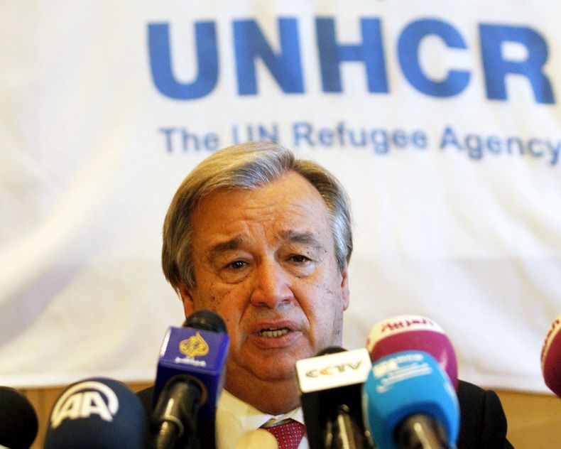 El Alto Comisionado de las Naciones Unidas para los Refugiados Antonio Guterres habla durante una conferencia de prensa en Am&aacute;n, Jordania, el jueves 28 de noviembre de 2013. El jefe de la agencia para refugiados de la ONU inst&oacute; a pa&iacute;s