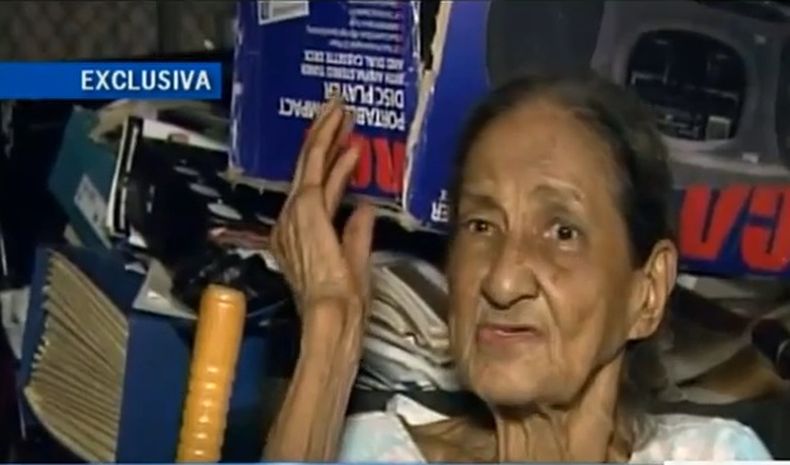 Gracias a la ayuda de América Tevé una anciana inválida de 85 años desalojada junto a su familia ya tiene esta noche un lugar donde dormir.