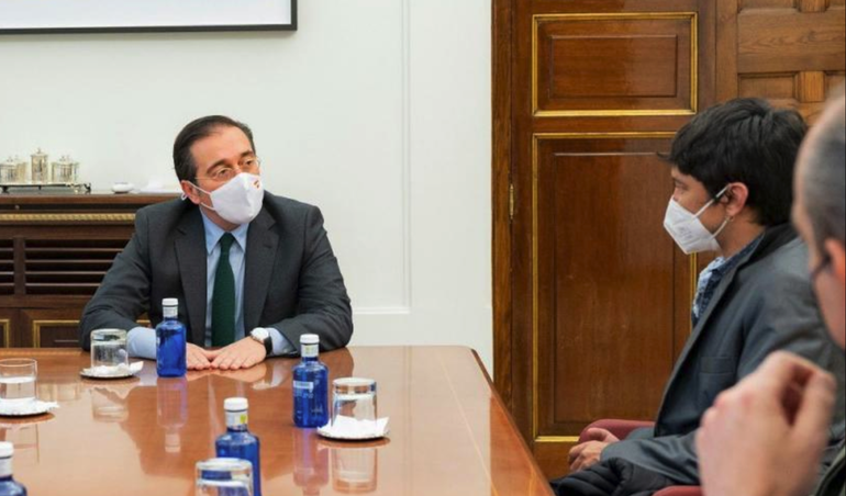 El ministro de Exteriores de España se reúne con Yunior García y pide libertades en Cuba