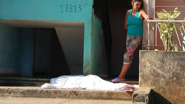 mujer fallece al caer de un edificio en la habana