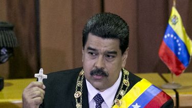 washington le paga a  caracas con su misma moneda, expulsando diplomaticos